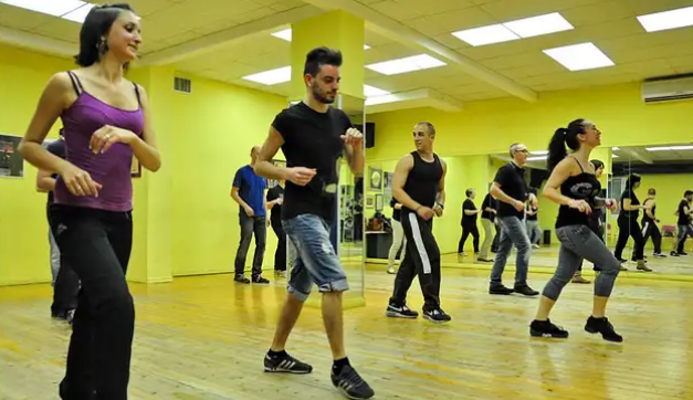 Entra nel mondo del ballo con i corsi di latino americano a Torino
