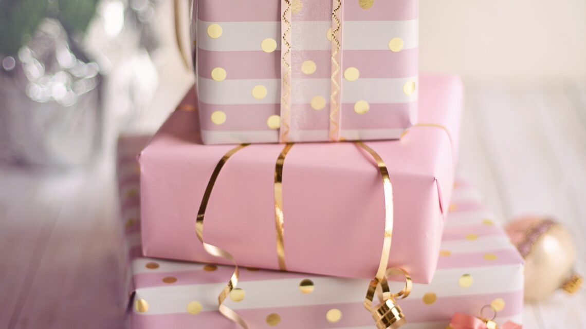 Regalo Anniversario per Lei: 10 Idee Originali per Sorprendere la Tua Compagna Regalo Anniversario per Lei: 10 Idee Originali per Sorprendere la Tua Compagna