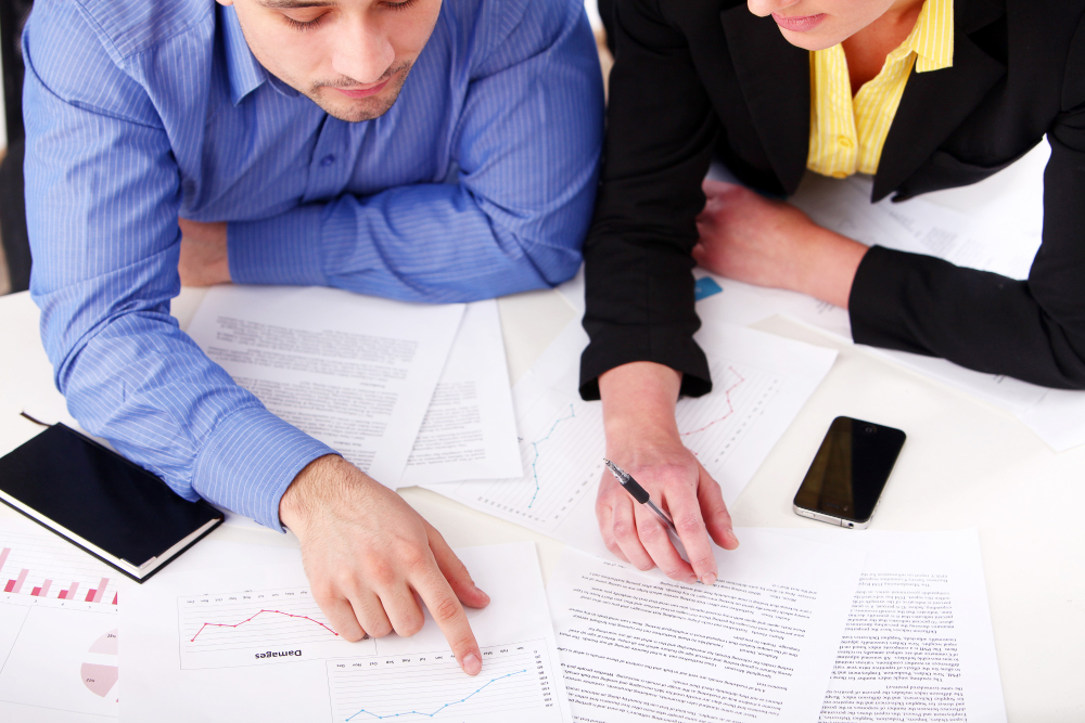 Contratto Colf e Badanti: Vantaggi Fiscali e Rischi Legati alla Mancata Regolarizzazione