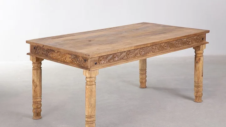 Come Abbinare i Tavoli Rustici con le Sedie Moderne