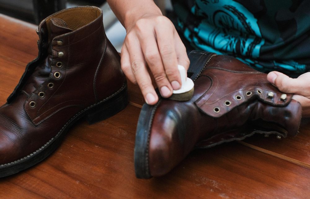 Manutenzione degli anfibi in pelle: guida per mantenerli perfetti Manutenzione degli anfibi in pelle: guida per mantenerli perfetti