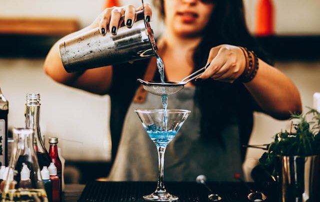 Diventare Mixologist: cosa studiare e come iniziare